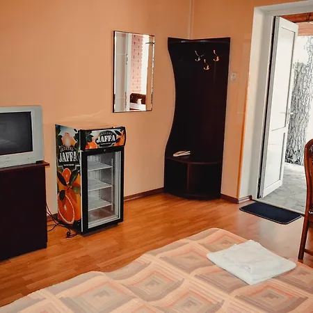 Tri Dorogi Otel *