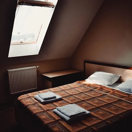 Tri Dorogi Otel *