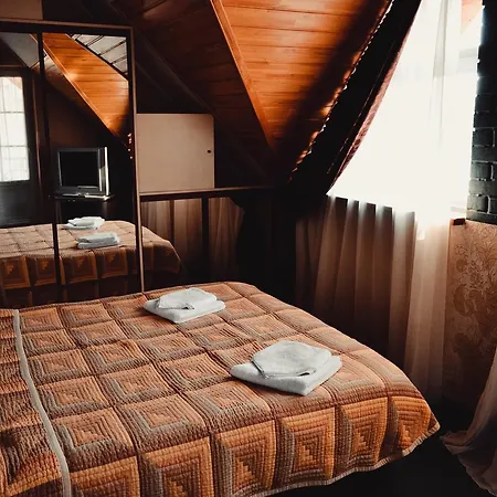 Tri Dorogi Otel *